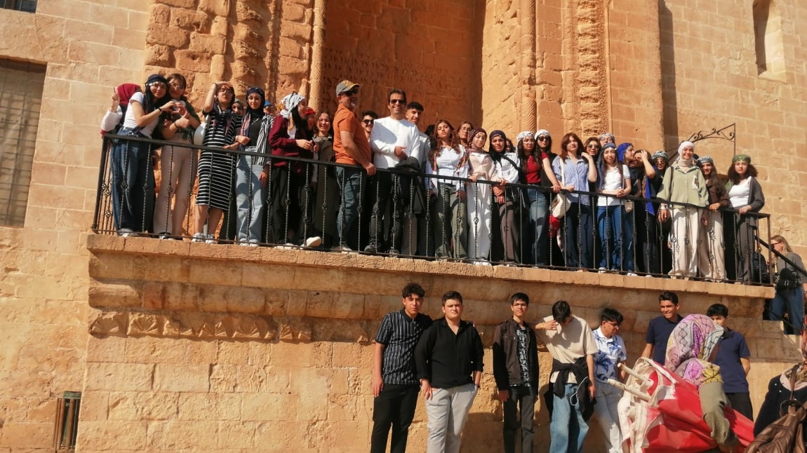 Okulumuz öğretmenleri rehberliğinde okulumuz öğrencilerine Mardin turu düzenlendi.